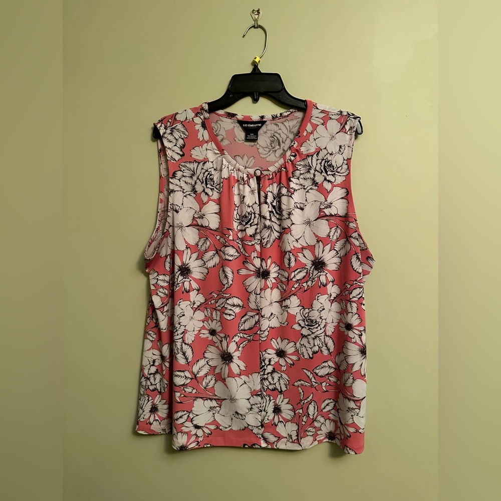 EUC Liz Claiborne sleeveless top. Salmon-like in color w/black & white flowers.